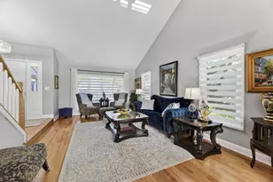 636 Stirling Ln, Prospect Heights, IL 60070 - Photo 4