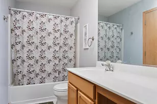 2316 Reflections Dr, Aurora, IL 60502 - Photo 10