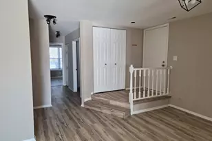 271 Southwick Ct, Vernon Hills, IL 60061 - Photo 4