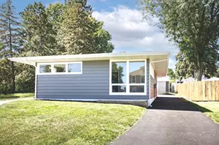 1911 N Hickory St, Crest Hill, IL 60403 - Photo 2