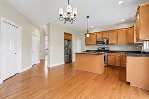 911 E Butterfield Circle, Shorewood, IL 60404 - Photo 10