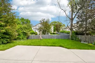 2421 Chambourd Dr, Buffalo Grove, IL 60089 - Photo 36