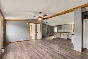 802 Reynolds Dr, Charleston, IL 61920 - Photo 10