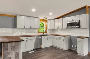 802 Reynolds Dr, Charleston, IL 61920 - Photo 12