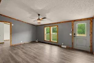 802 Reynolds Dr, Charleston, IL 61920 - Photo 8