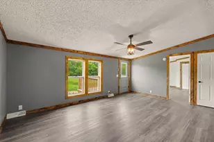 802 Reynolds Dr, Charleston, IL 61920 - Photo 10