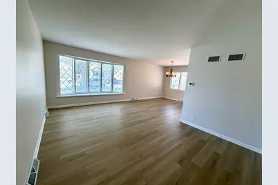 8927 S Sacramento Avenue, Evergreen Park, IL 60805 - Photo 4