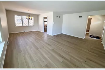 8927 S Sacramento Avenue, Evergreen Park, IL 60805 - Photo 6