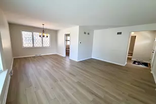 8927 S Sacramento Ave, Evergreen Park, IL 60805 - Photo 6