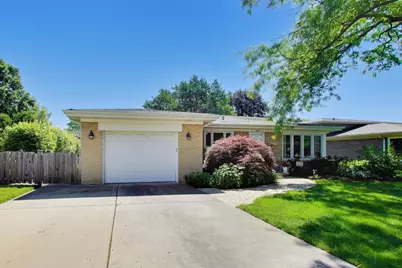 905 S School Street, Mount Prospect, IL 60056 - Photo 2
