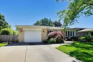 905 S School St, Mount Prospect, IL 60056 - Photo 2