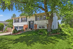 1350 Nottingham Ln, Hoffman Estates, IL 60169 - Photo 2