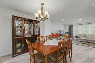 1350 Nottingham Ln, Hoffman Estates, IL 60169 - Photo 8