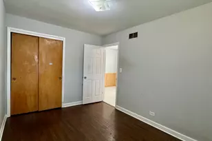 3107 W Howard St, Chicago, IL 60645 - Photo 12