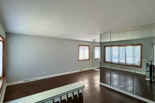 3107 W Howard St, Chicago, IL 60645 - Photo 2