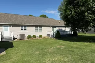 1303 N Magnolia Dr, Marion, IL 62959 - Photo 24