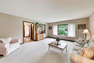 2302 Lisa Ct, Palatine, IL 60067 - Photo 4