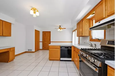16237 Lake Villa Avenue, Tinley Park, IL 60477 - Photo 8