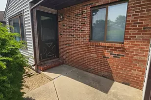 910 Pomona Dr, Champaign, IL 61822 - Photo 2