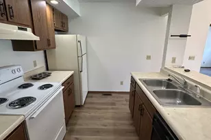 910 Pomona Dr, Champaign, IL 61822 - Photo 8