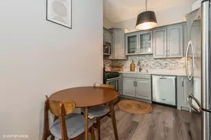 340 W Superior St, Chicago, IL 60654 - Photo 6