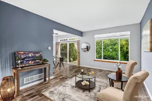 2158 W Adobe Dr, Addison, IL 60101 - Photo 2