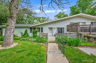 915 Royal Dr, McHenry, IL 60050 - Photo 1