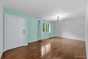 915 Royal Dr, McHenry, IL 60050 - Photo 6