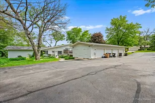 915 Royal Dr, McHenry, IL 60050 - Photo 24
