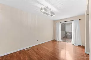 915 Royal Dr, McHenry, IL 60050 - Photo 10