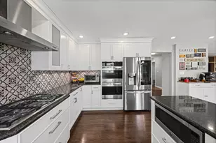 412 Stratford Ln, Willowbrook, IL 60527 - Photo 4