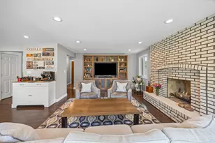 412 Stratford Ln, Willowbrook, IL 60527 - Photo 8