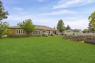412 Stratford Ln, Willowbrook, IL 60527 - Photo 22