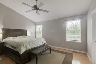 647 N Charter Hall Dr, Palatine, IL 60067 - Photo 10