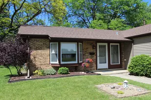 206 E Cunningham Dr, Palatine, IL 60067 - Photo 2