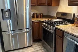 2130 Hawthorne Ln, Waukegan, IL 60087 - Photo 10