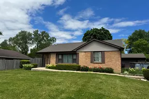 2130 Hawthorne Ln, Waukegan, IL 60087 - Photo 2