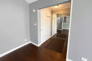 360 E Huntington Ln, Elmhurst, IL 60126 - Photo 6