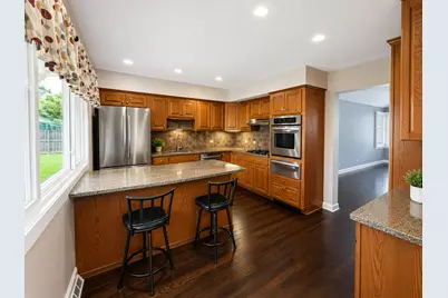 360 E Huntington Lane, Elmhurst, IL 60126 - Photo 2