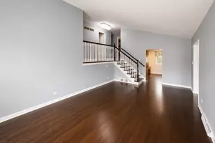 360 E Huntington Ln, Elmhurst, IL 60126 - Photo 4