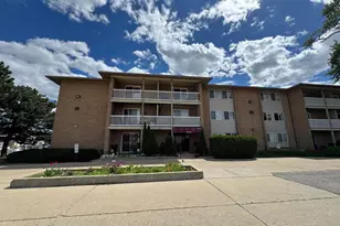920 Beau Dr, Des Plaines, IL 60016 - Photo 1