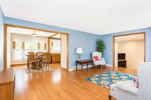 1359 E Dorothy Dr, Palatine, IL 60074 - Photo 8