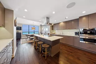180 E Pearson St, Chicago, IL 60611 - Photo 10