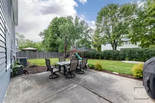 605 Hyde Park Ln, Naperville, IL 60565 - Photo 36