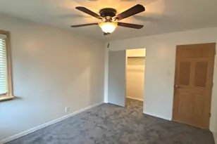 910 Catherine St, Joliet, IL 60435 - Photo 16