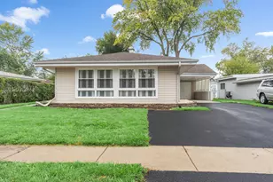 388 Nancy Ln, Wheeling, IL 60090 - Photo 1