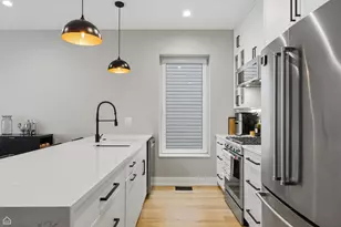 2137 W Ohio St, Chicago, IL 60612 - Photo 8