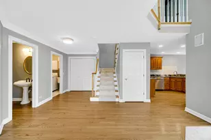 815 King Henry Ln, Saint Charles, IL 60174 - Photo 4