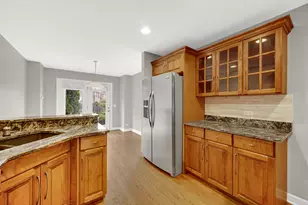 815 King Henry Ln, Saint Charles, IL 60174 - Photo 10
