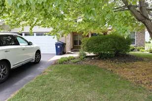 530 Eagle Ridge Ln, Algonquin, IL 60102 - Photo 2